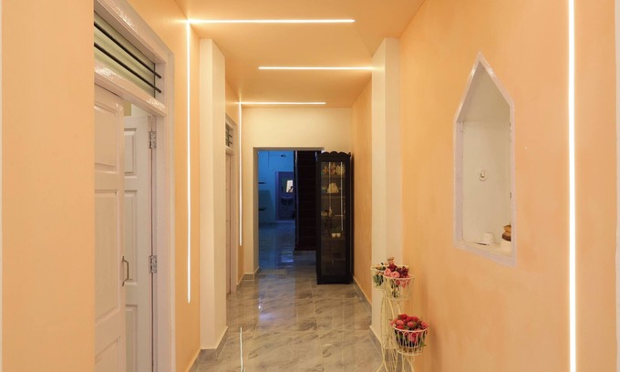 White Town House | Spacious 5-bedroom house in phenomenal Pondicherry with AC, WiFi