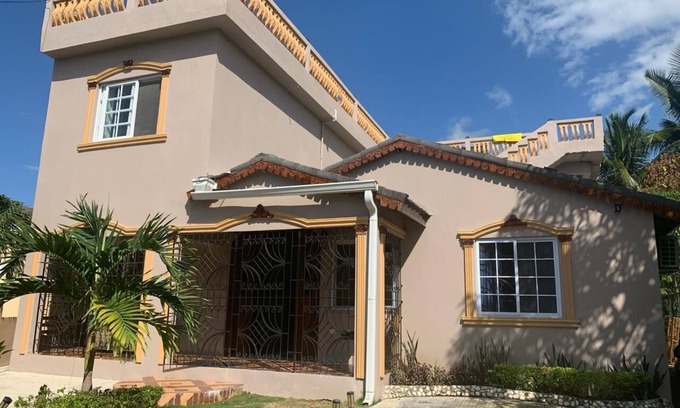 Montego Bay House | Spacious 5-bedroom house in tranquil Montego Bay with AC, WiFi