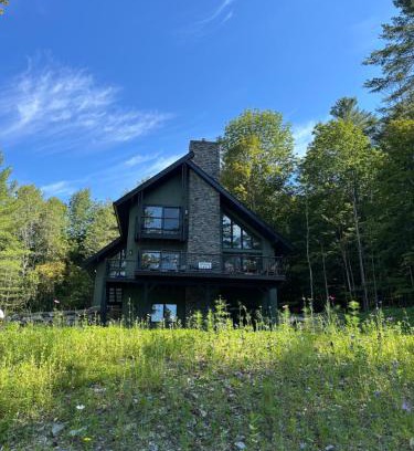 Rochester Ski Chalet | Spacious 5 bedroom Mountain Chalet with Sauna