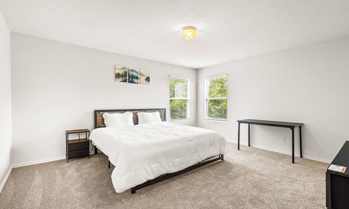West San Antonio House | Spacious 5 bedroom San Antonio home. Convenient access to Seaworld and Lackland