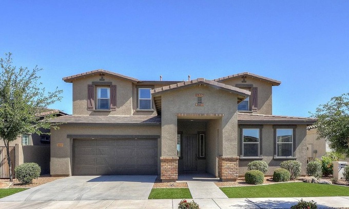 Queen Creek House | Spacious 5-bedroom house in fabulous Queen Creek with WiFi, AC