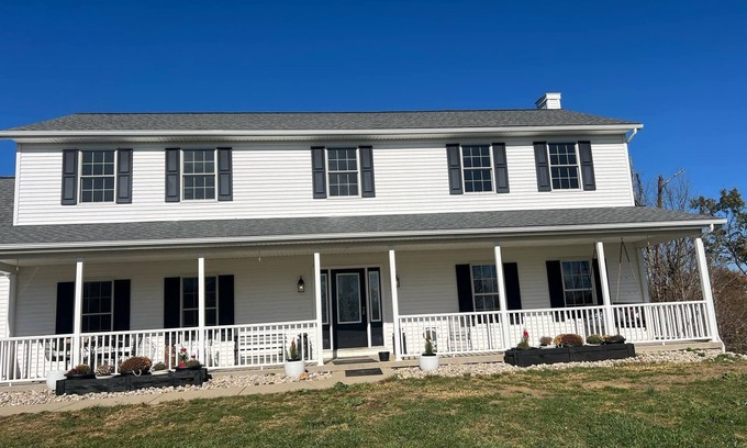 Williamstown House | Spacious 5-bedroom country home in serene Williamstown near the Ark and lake