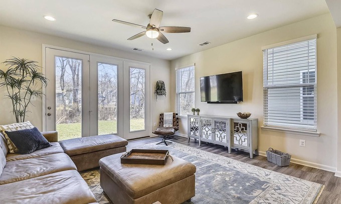 Frankford House | Spacious 5 Bedroom Villa 1.5 Miles From The Beach