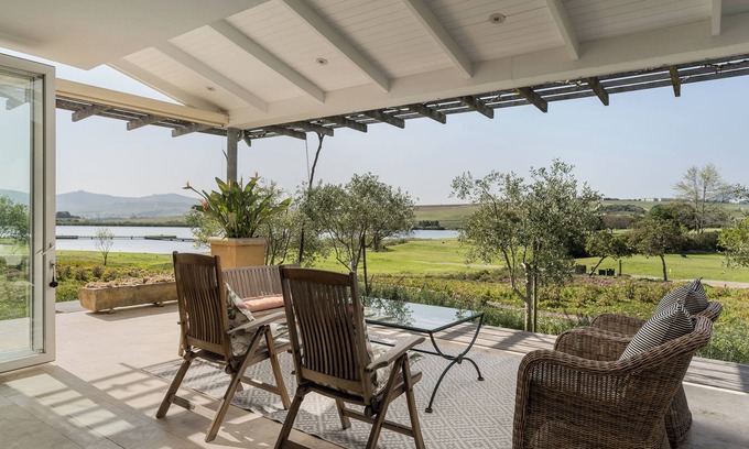 Stellenbosch House | Spacious 5-bedroom house on world class security golf estate in Stellenbosch