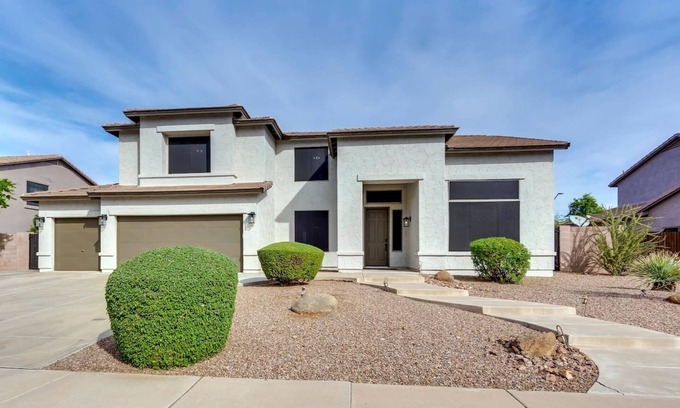 Crossings At Crossroads House | Spacious 5 BR, 3.5 BA, 4000+sf, WiFi, Pool,Hot Tub