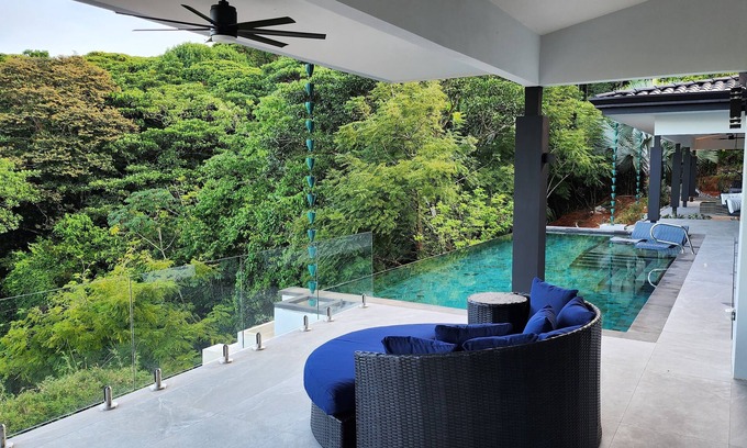 Dominicalito Villa | Spacious 5-bedroom ocean view villa in Dominicalito