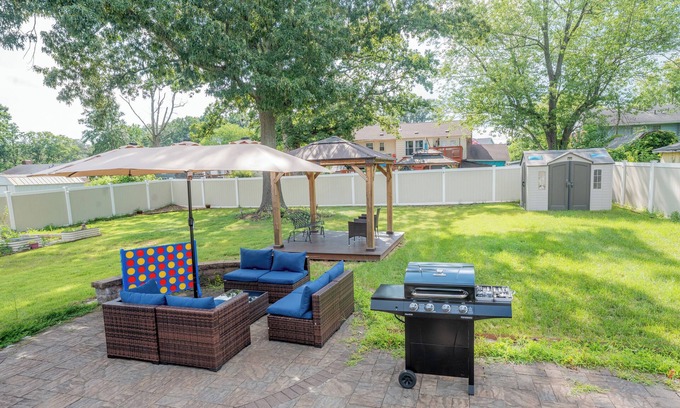 Friendly House | Spacious 5BR w/Private Fenced Backyard Near Nat'l Harbor, MGM & D.C.