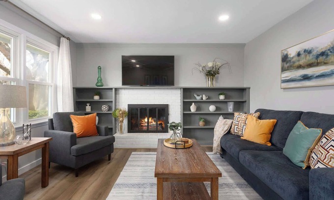 Lenexa House | Spacious 5BRHome| Quiet & Comfortable| Fenced Yard