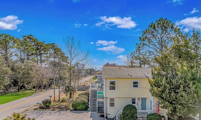 Crescent Beach House | Spacious 6-BR Beach Cottage