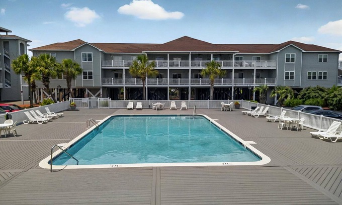 Ocean Isle Beach Condo | Spacious 6-Bedroom Coconut Cabana in Ocean Isle Beach with pool