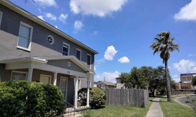 Del Mar House | Spacious 6-bedroom house in lovely Corpus Christi 1 block from Ocean Dr.