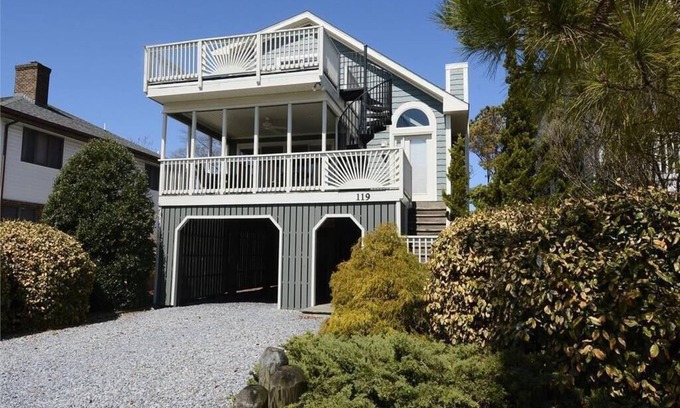 Sussex County House | Spacious 6-Bedroom Home Steps to Beach