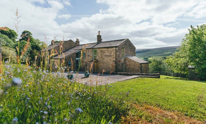 Horsehouse Other | Spacious 6-bedroom farmhouse in welcoming Leyburn with WiFi