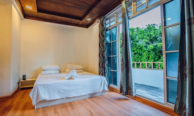 Fuvahmulah House | Spacious 6-bedroom house in marvelous Fuvahmulah with AC, WiFi