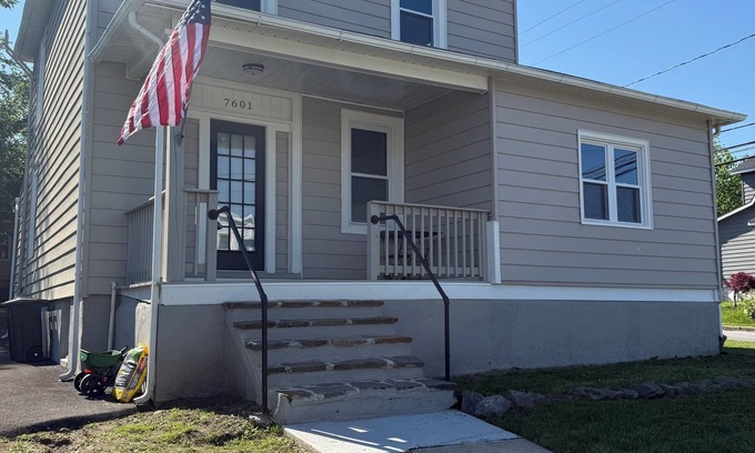 Parkville House | Spacious 6-bedroom house in nice Parkville with WiFi, AC