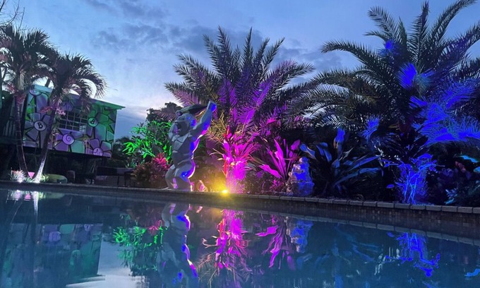 Golden Glades House | Spacious 6-bedroom house with a private night club