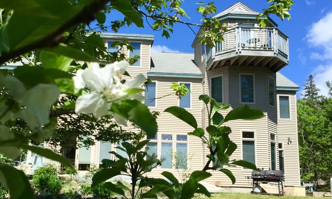Bar Harbor House | Spacious 6 Bedroom Orchard House close to Acadia and the Shore.