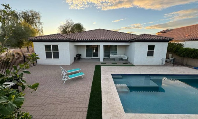 Queen Creek House | Spacious 6-bedroom house with a pool, AC, WiFi in beautiful Queen Creek!