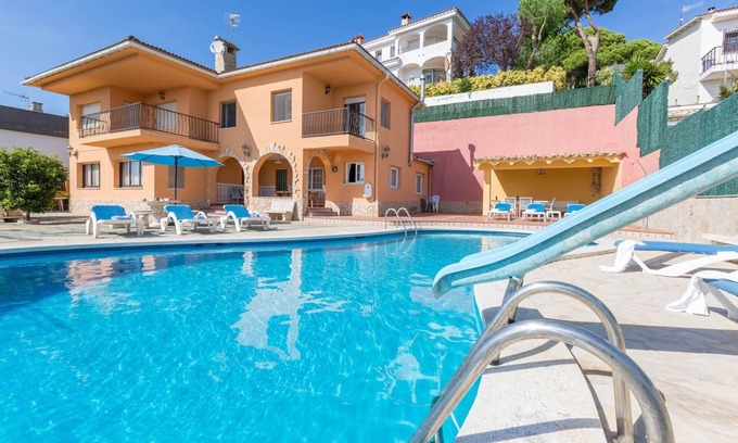 Blanes Villa | Spacious 6-bedroom villa in Blanes