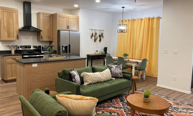 Canyon House | Spacious 6-BR -both sides of duplex- house near PDC & WT