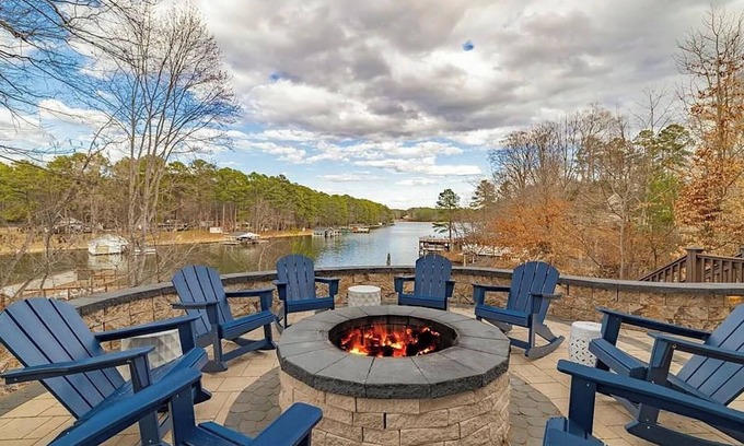 Henrico House | Spacious 6BR house w/dock, kayaks, fire pit, and close to amenities. Sleeps 16.