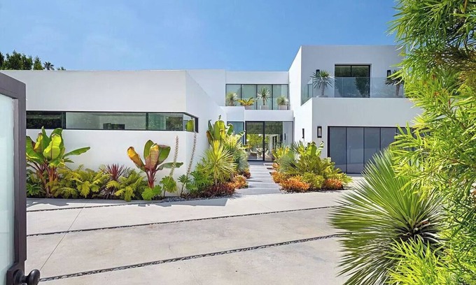 The Flats House | Spacious 7-bedroom house in fabulous Beverly Hills - 7bd 9ba 8,000sqft