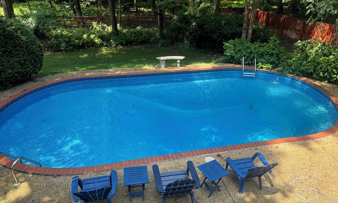 McLean House | Spacious 7-bedroom house in marvelous McLean for long term rental