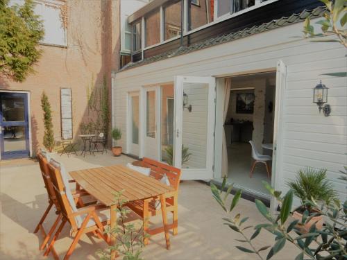 Alkmaar Apartment | Spacious 70m2 apartment in city centre with lovely terrace
