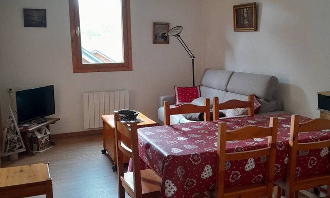 Saint-Jean-d'Arves Apartment | Spacious 8-person apartment with stunning views