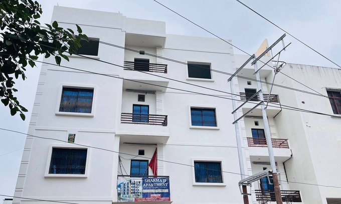 Varanasi Apartment | Spacious 9-bedroom apartment in phenomenal Varanasi with AC