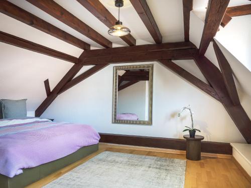 Marlenheim Apartment | Spacious 90m2 Home, Bay Windows & Large Parking