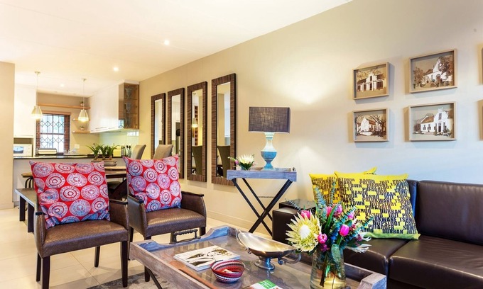 Stellenbosch Central Apartment | Spacious apartment walking distance to wonderful restaurants in Stellenbosch