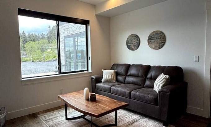 Juneau Apartment | Spacious Accessible Ground Floor Getaway A101