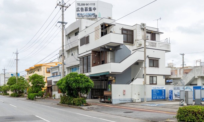 Awase Apartment | Spacious adult oneroom apartmentup to 7 people f/Okinawa Okinawa