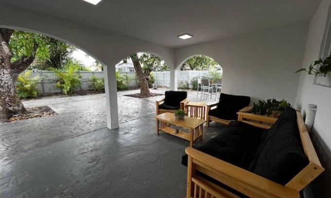 Hialeah Apartment | Spacious and beautiful backyard