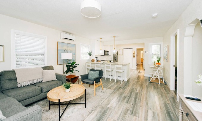 United Central House | Spacious and comfy centrally located home