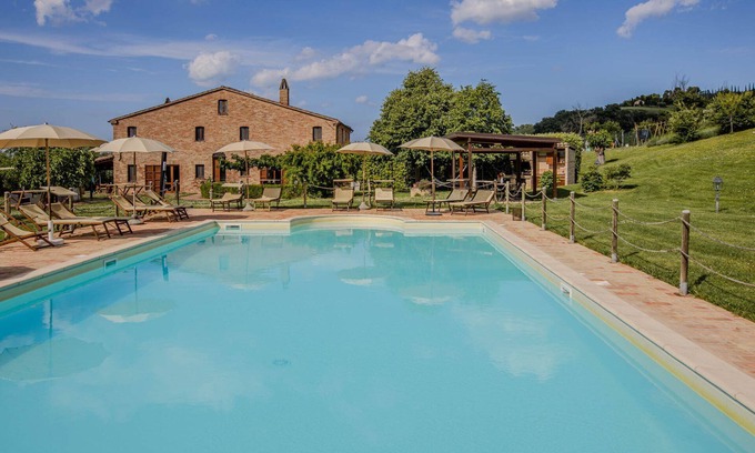 Corinaldo Villa | Spacious and cosy villa with pool in the countryside, just 15 minutes from the beaches of Senigallia
