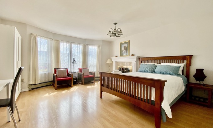 Metrotown House | Spacious and cozy ground-level 3-bed suite. Walk to Metrotown Mall and Skytrain!