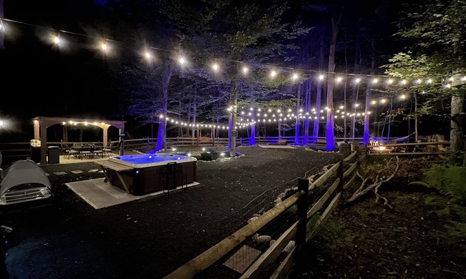 Locust Lake Village Ski Chalet | Spacious and cozy pet friendly chalet w/hot tub & garden sauna