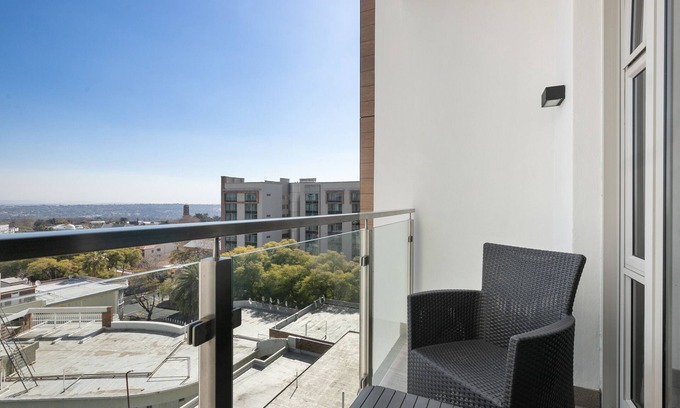 Greater Johannesburg Metropolitan Area Apartment | Spacious and Elegant 2 Bedroom Apartment