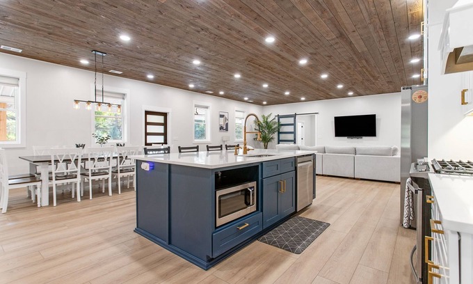 Muskegon House | Spacious and elegant barndominium in Howard City.