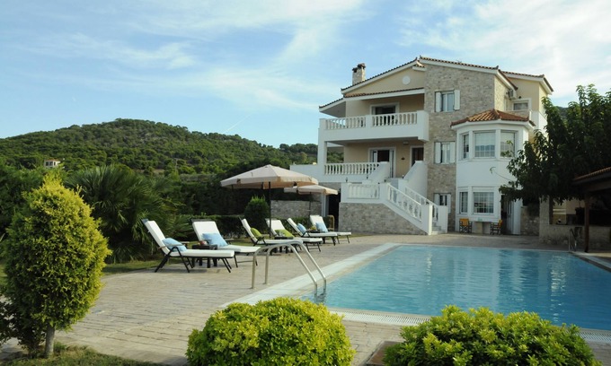 Kontos Villa | Spacious And Luxurious Villa Close Proximity To The Beach