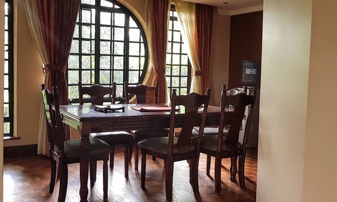 Nairobi House | Spacious and Magnificent Villa with Mature Private Gardens