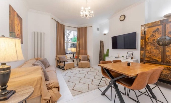 Hammersmith Broadway Apartment | Spacious and modern apartment