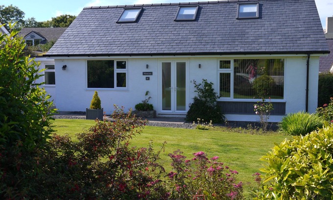 Benllech House | Spacious and modern family holiday home
