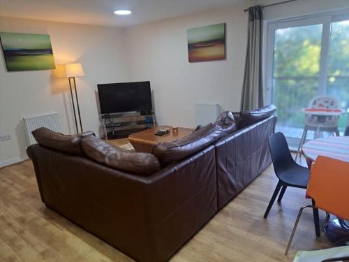 Burnt Oak Apartment | Spacious and Modern Two Bedroom Two Bathroom Flat