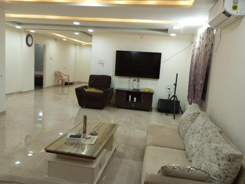 Banjara Hills Apartment | SPACIOUS AND PEACEFUL Banjara rd 12 2 bhk