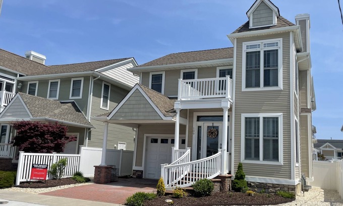 Wildwood Crest House | Spacious and serene block in Wildwood Crest!