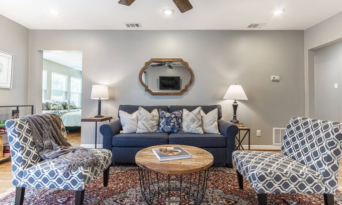 Dallas House | Spacious and Stocked 3 Bedroom Home Minutes to UTSW, LUV, & SMU