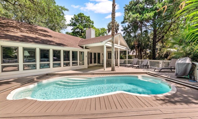 Isle of Palms House | Spacious and Updated Wild Dunes beach home with private pool !